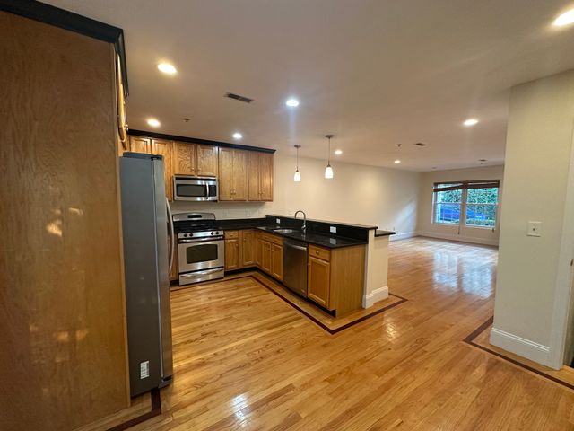 8 Grant St 14, Natick, MA 01760