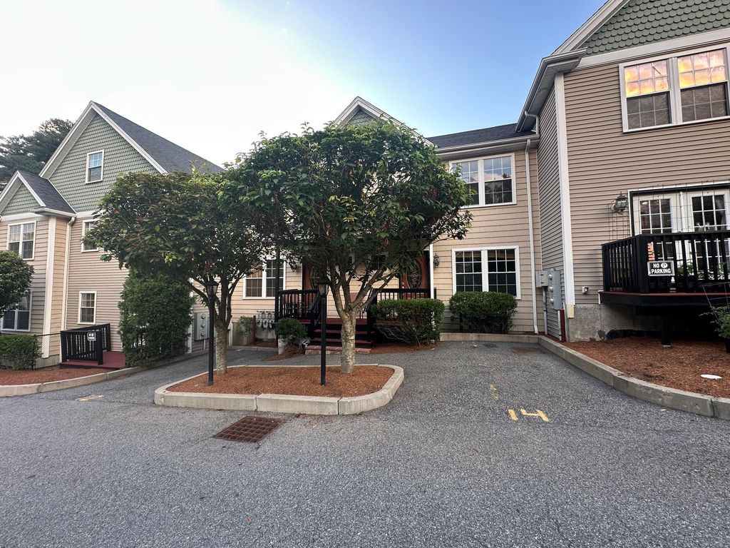 8 Grant St 14, Natick, MA 01760