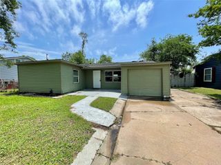 715 W 10th Street, Freeport, TX 77541