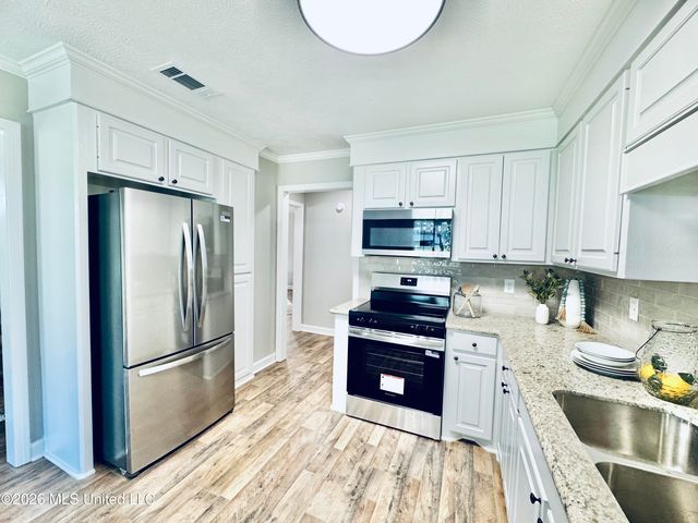 124 Westlake Drive, Brandon, MS 39047