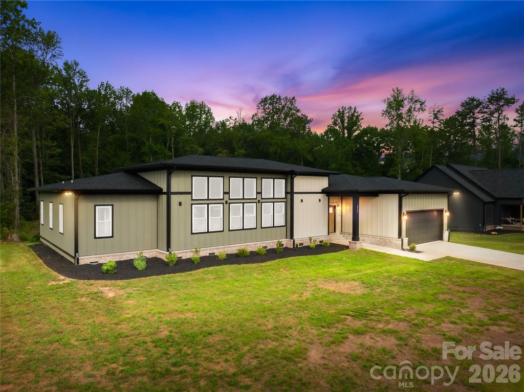 2003 Plain Field Drive, Bessemer City, NC 28016