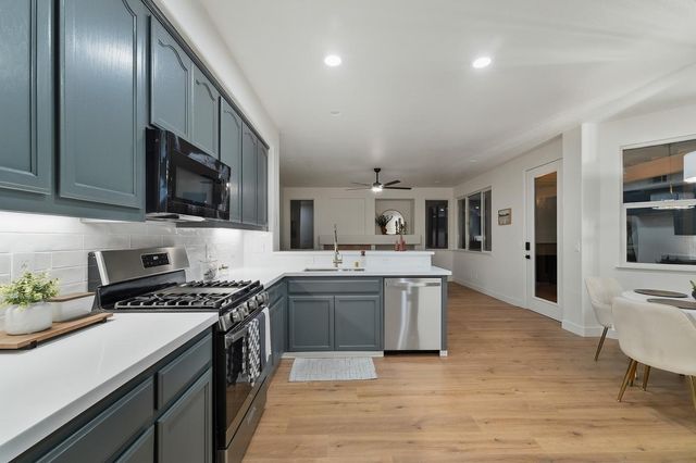 2079 Hyde Park Pl, Manteca, CA 95336