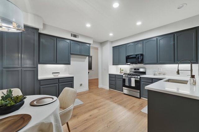 2079 Hyde Park Pl, Manteca, CA 95336