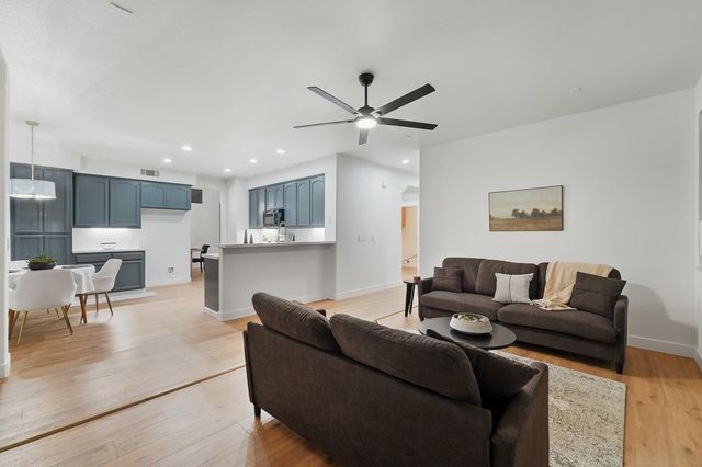 2079 Hyde Park Pl, Manteca, CA 95336