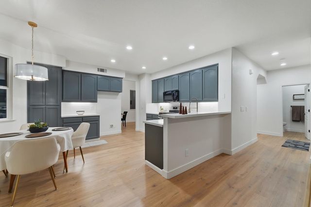 2079 Hyde Park Pl, Manteca, CA 95336