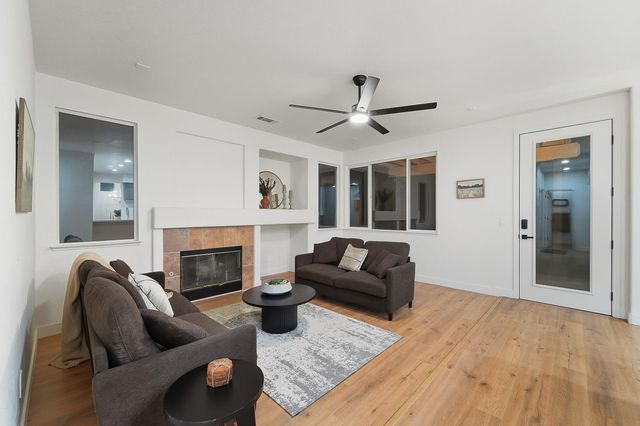 2079 Hyde Park Pl, Manteca, CA 95336