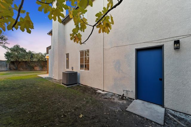 2079 Hyde Park Pl, Manteca, CA 95336