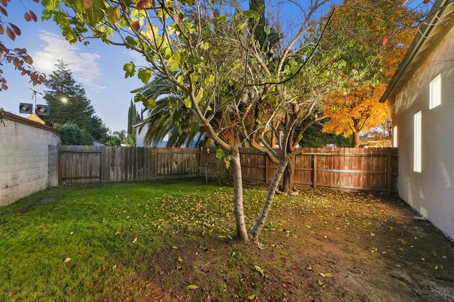 2079 Hyde Park Pl, Manteca, CA 95336