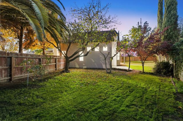 2079 Hyde Park Pl, Manteca, CA 95336