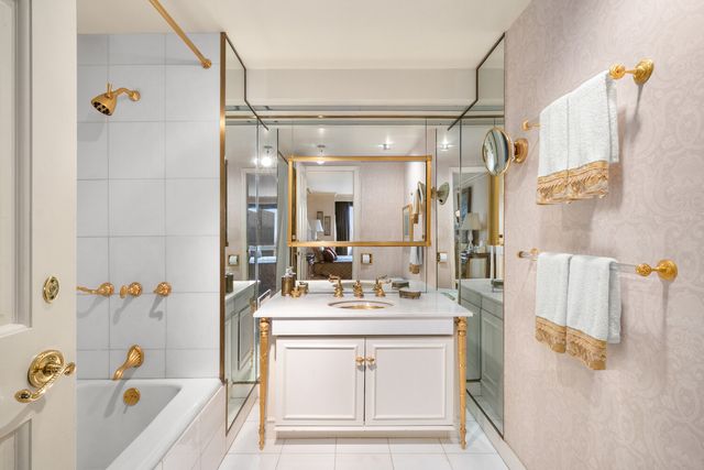 721 5TH Avenue 57AB, New York City, NY 10022