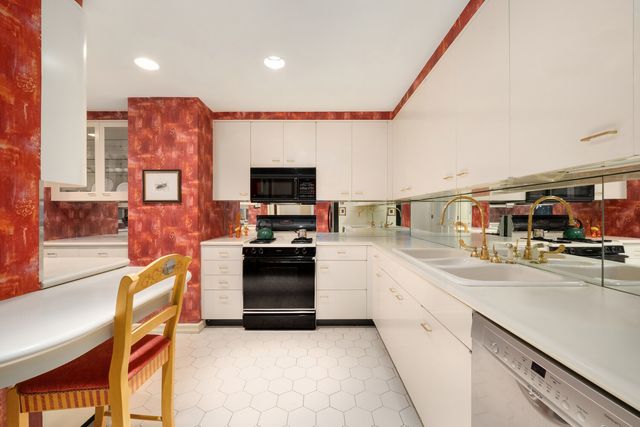721 5TH Avenue 57AB, New York City, NY 10022