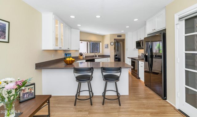 4005 E ROUND HILL Drive, Phoenix, AZ 85028