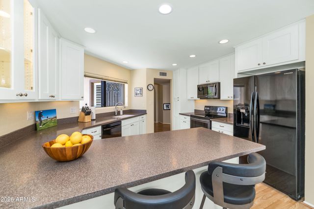 4005 E ROUND HILL Drive, Phoenix, AZ 85028