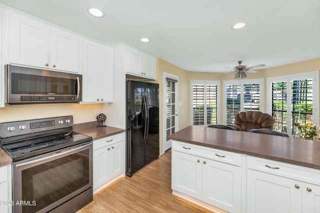 4005 E ROUND HILL Drive, Phoenix, AZ 85028