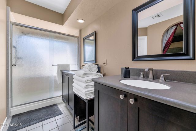 4005 E ROUND HILL Drive, Phoenix, AZ 85028