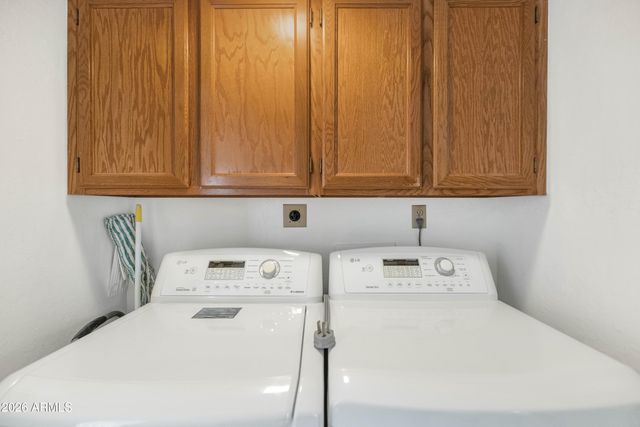 4005 E ROUND HILL Drive, Phoenix, AZ 85028