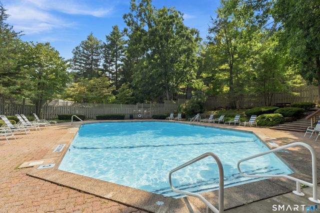 8 Lyle Court J, Farmington, CT 06032
