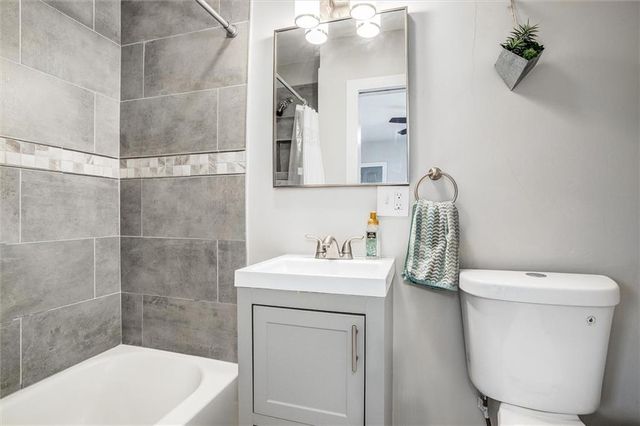 4008 College Avenue, Kansas City, MO 64130