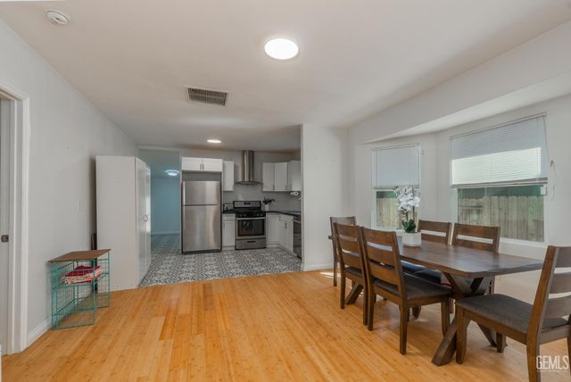 2706 19th Street, Bakersfield, CA 93301
