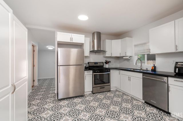 2706 19th Street, Bakersfield, CA 93301
