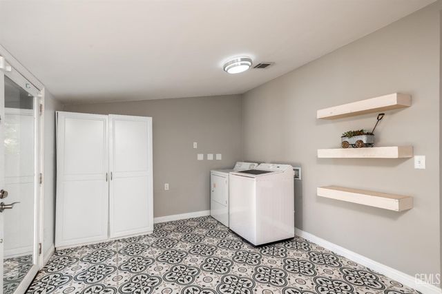 2706 19th Street, Bakersfield, CA 93301