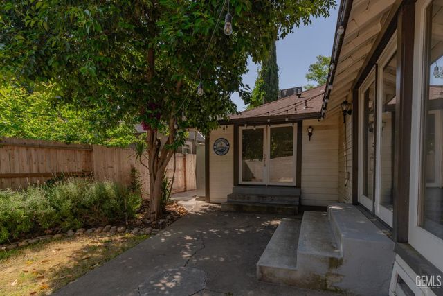 2706 19th Street, Bakersfield, CA 93301