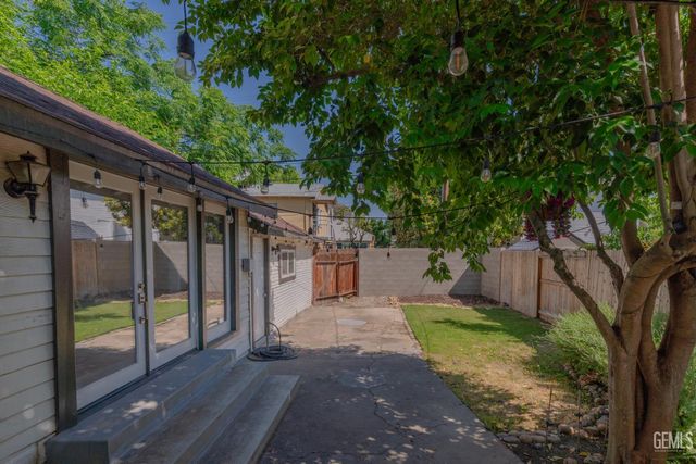 2706 19th Street, Bakersfield, CA 93301