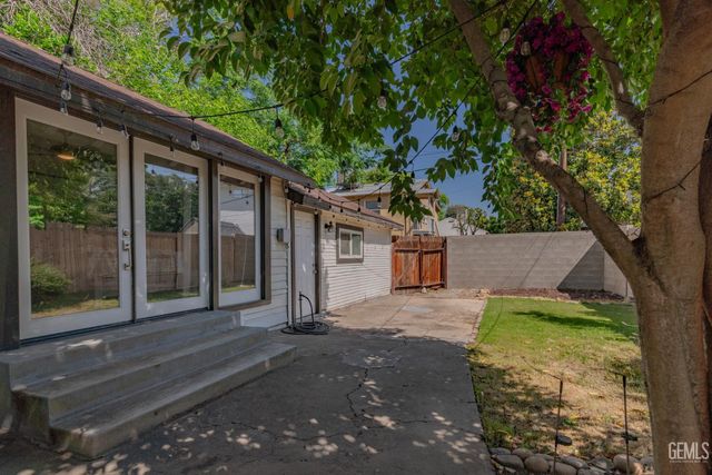 2706 19th Street, Bakersfield, CA 93301