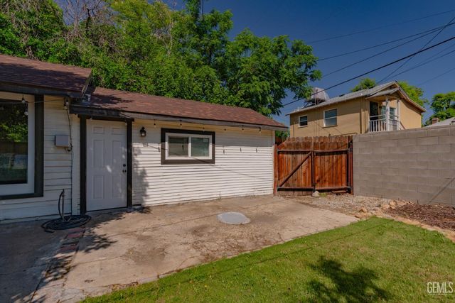 2706 19th Street, Bakersfield, CA 93301