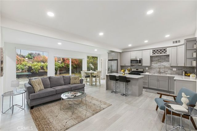 7335 Kyle, Tujunga, CA 91042