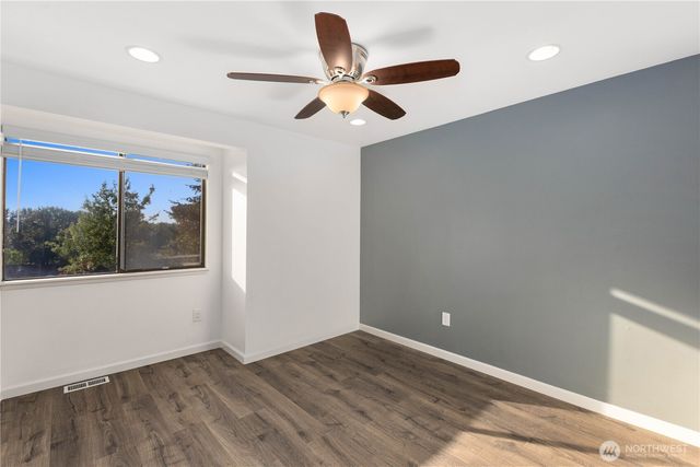 1111 S 27th Place, Renton, WA 98055