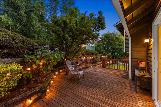 1111 S 27th Place, Renton, WA 98055