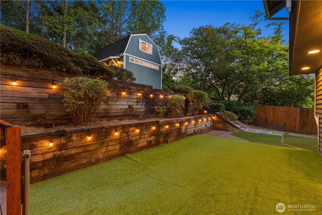 1111 S 27th Place, Renton, WA 98055