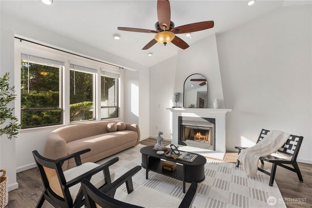 1111 S 27th Place, Renton, WA 98055