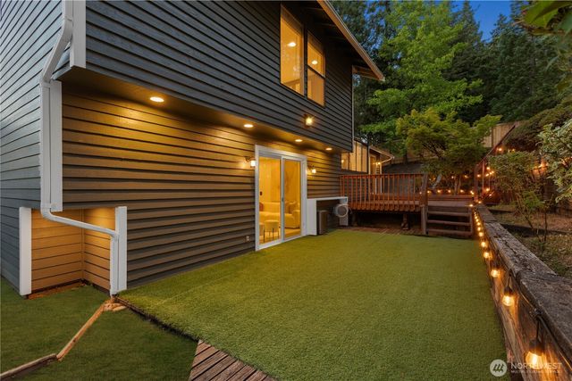 1111 S 27th Place, Renton, WA 98055