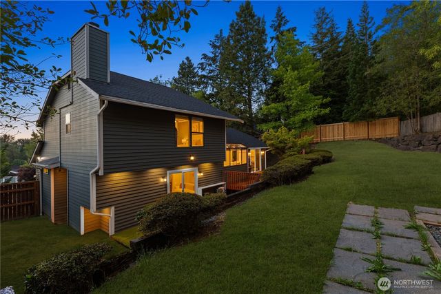 1111 S 27th Place, Renton, WA 98055