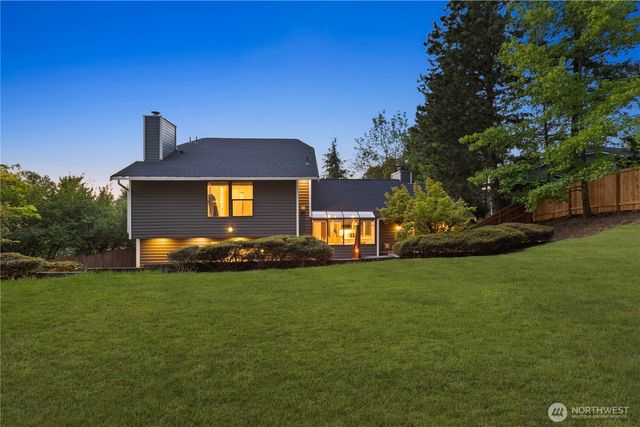 1111 S 27th Place, Renton, WA 98055