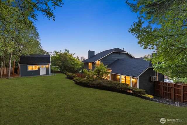 1111 S 27th Place, Renton, WA 98055