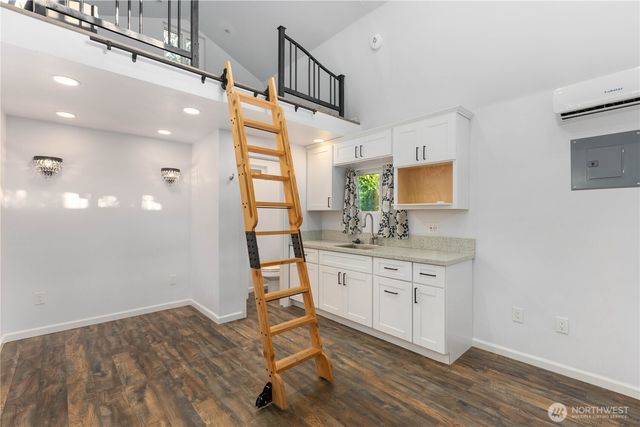 1111 S 27th Place, Renton, WA 98055