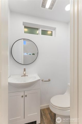 1111 S 27th Place, Renton, WA 98055