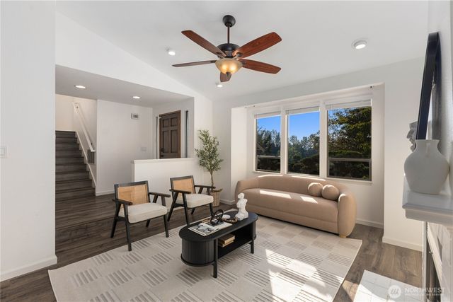 1111 S 27th Place, Renton, WA 98055