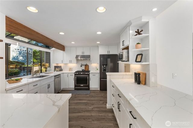 1111 S 27th Place, Renton, WA 98055