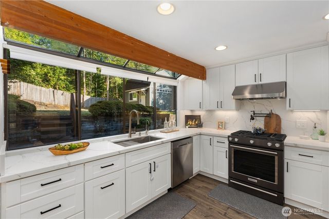 1111 S 27th Place, Renton, WA 98055