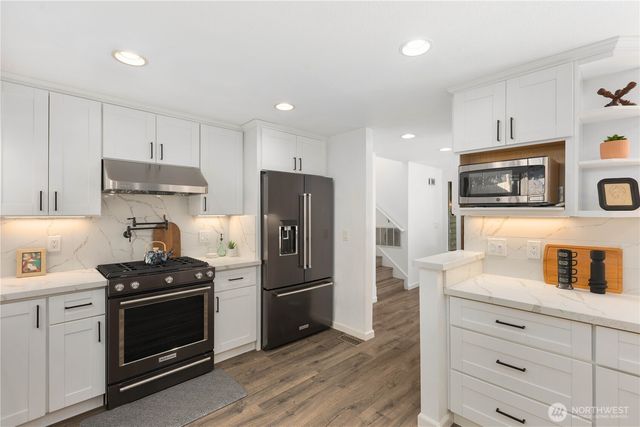 1111 S 27th Place, Renton, WA 98055