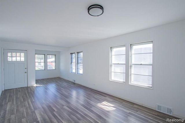 23930 Elmira Street, Saint Clair Shores, MI 48082