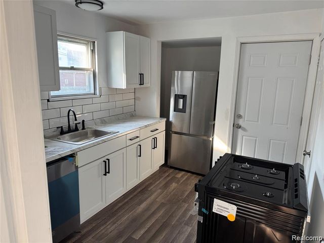 23930 Elmira Street, Saint Clair Shores, MI 48082