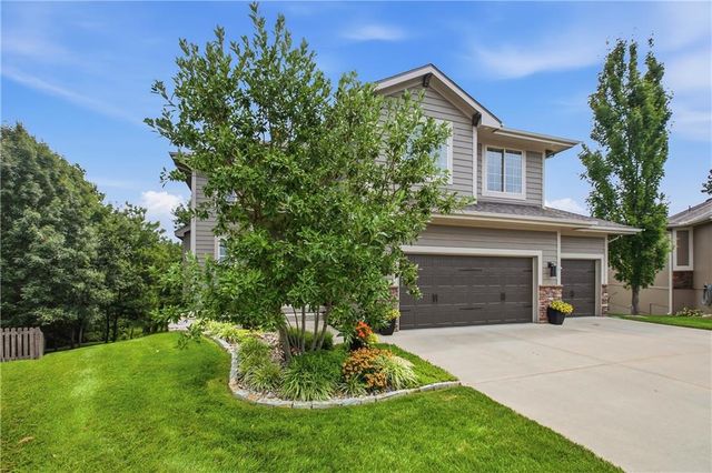1021 SE Scarlet Court, Blue Springs, MO 64014