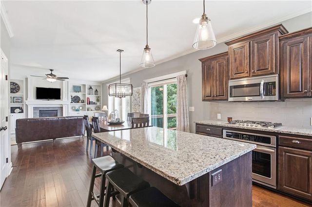 1021 SE Scarlet Court, Blue Springs, MO 64014