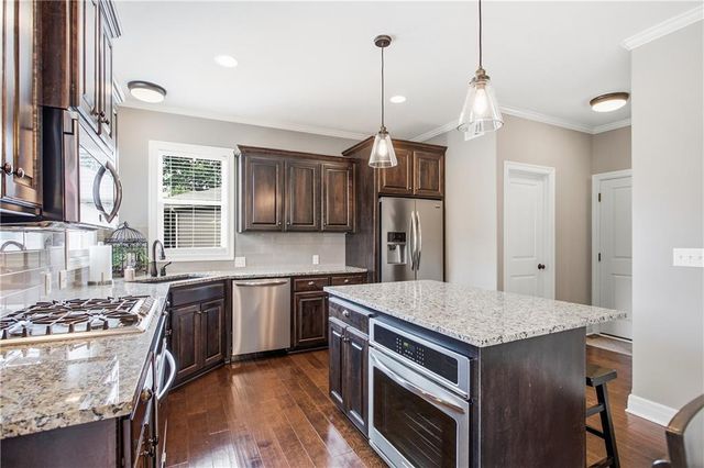 1021 SE Scarlet Court, Blue Springs, MO 64014