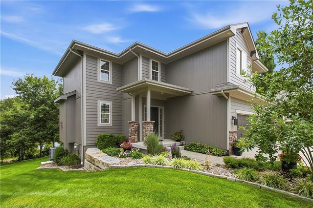 1021 SE Scarlet Court, Blue Springs, MO 64014